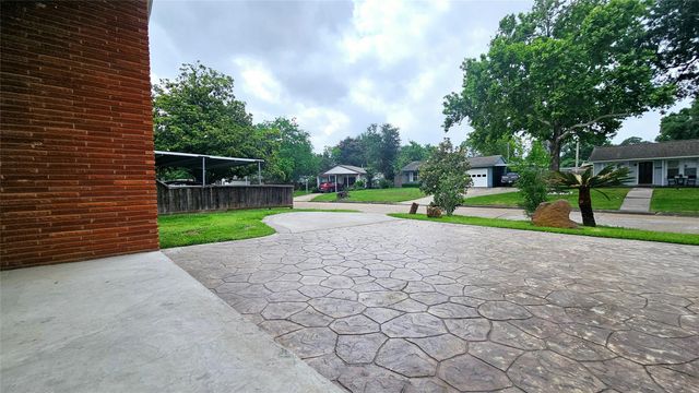 6946 Cole Creek Drive, Houston, TX 77092