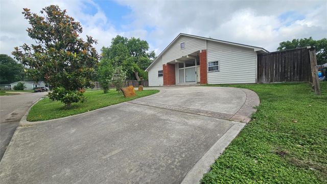 6946 Cole Creek Drive, Houston, TX 77092