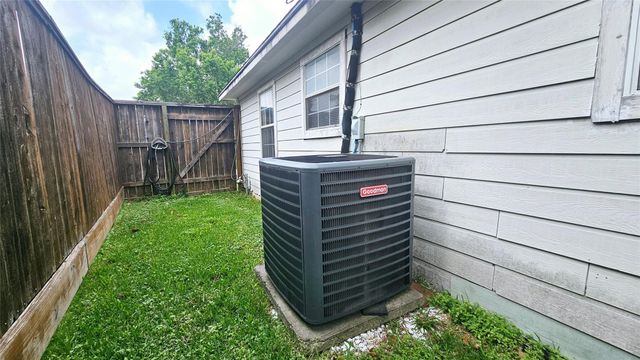 6946 Cole Creek Drive, Houston, TX 77092