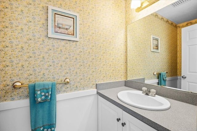 822 Thayer St 822, Abington, MA 02351