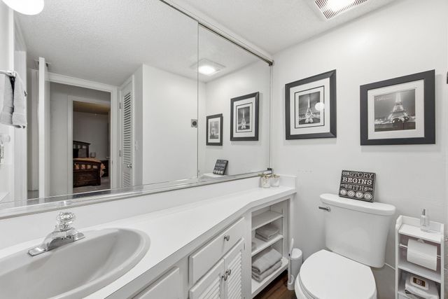6301 Colony Way 2C, Edina, MN 55435
