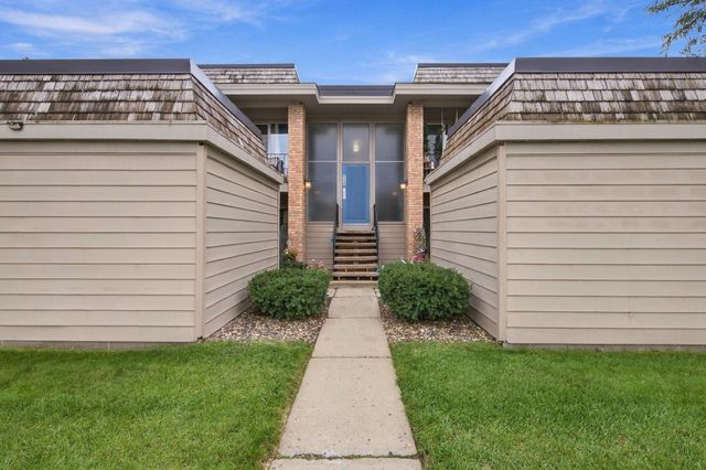 6301 Colony Way 2C, Edina, MN 55435