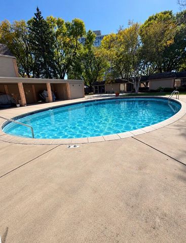 6301 Colony Way 2C, Edina, MN 55435