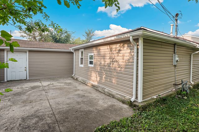 15321 Lincoln Avenue, Harvey, IL 60426