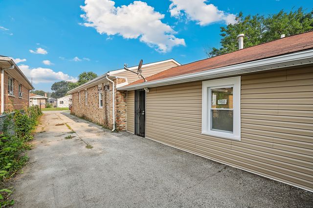 15321 Lincoln Avenue, Harvey, IL 60426