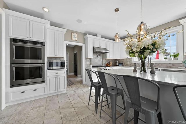28 Wild Turkey Lane, Rock Tavern, NY 12575