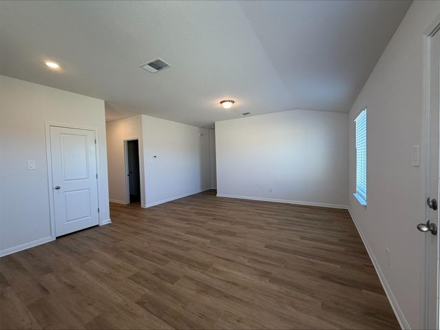 109 Honey Bee, Jarrell, TX 76537