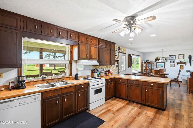 2665 Us Hwy 117, Burgaw, NC 28425