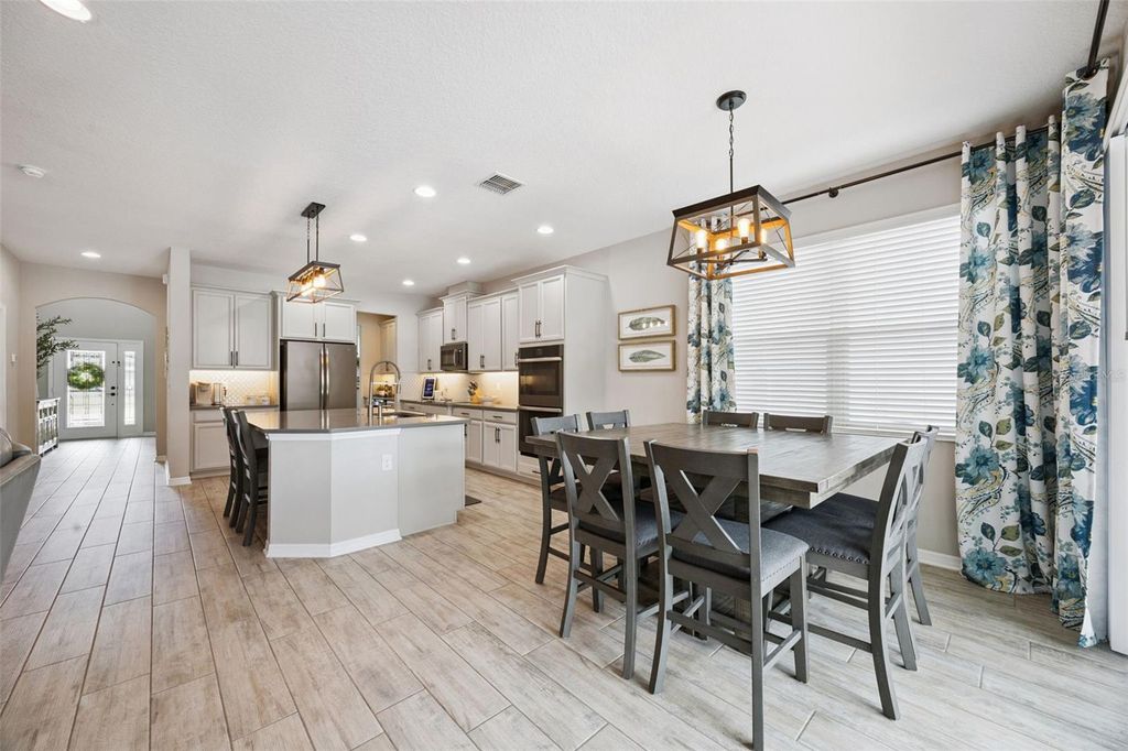 Image 12 of property listing at 162 BLUE FLAX POINT, Longwood, FL 32750