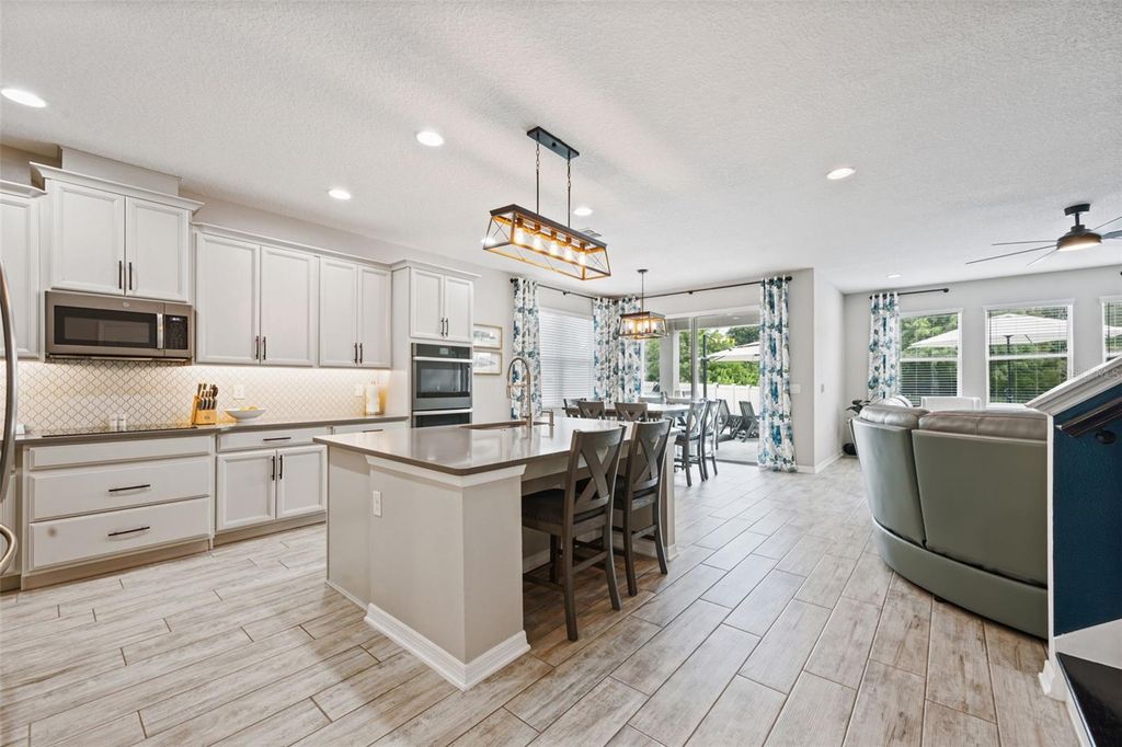 Image 13 of property listing at 162 BLUE FLAX POINT, Longwood, FL 32750