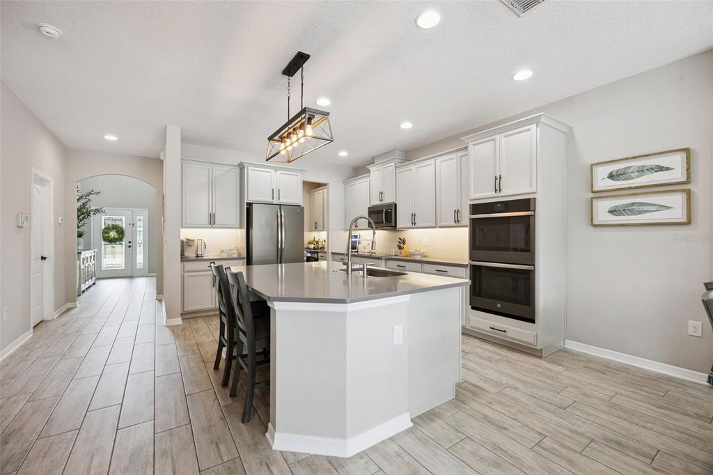 Image 15 of property listing at 162 BLUE FLAX POINT, Longwood, FL 32750