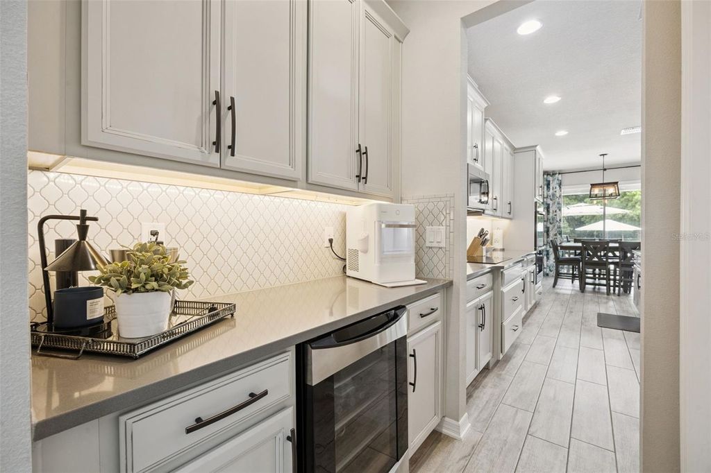 Image 17 of property listing at 162 BLUE FLAX POINT, Longwood, FL 32750