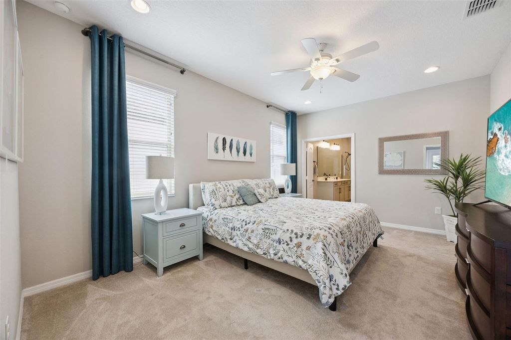 Image 24 of property listing at 162 BLUE FLAX POINT, Longwood, FL 32750