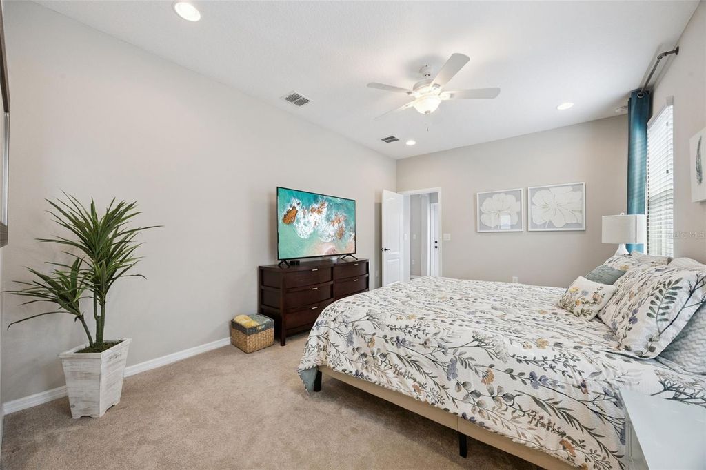 Image 26 of property listing at 162 BLUE FLAX POINT, Longwood, FL 32750