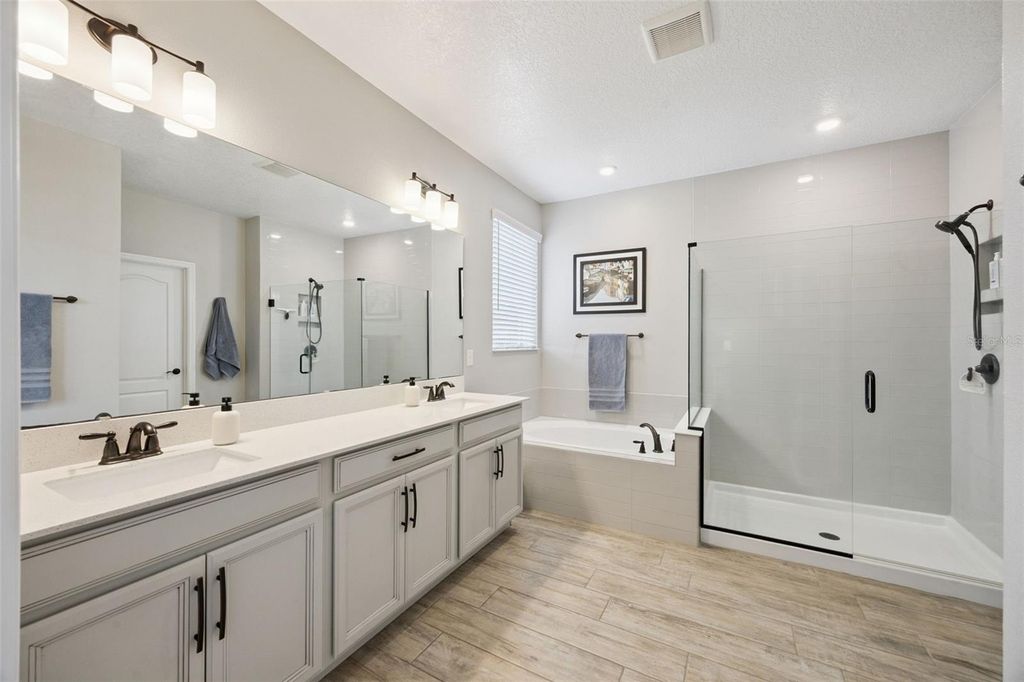 Image 29 of property listing at 162 BLUE FLAX POINT, Longwood, FL 32750