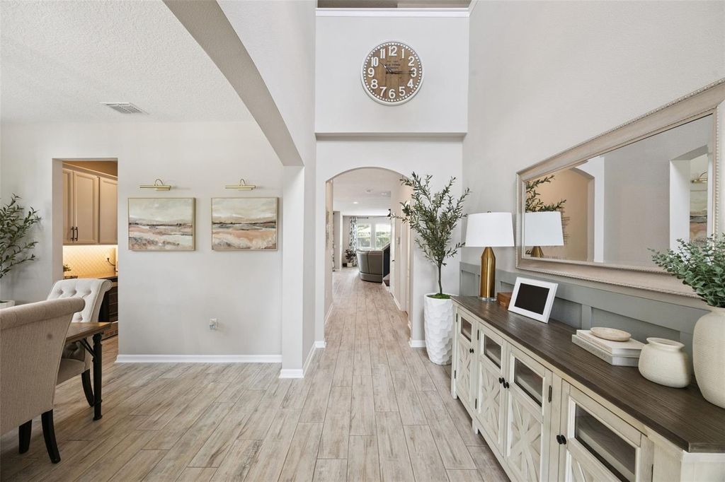 Image 4 of property listing at 162 BLUE FLAX POINT, Longwood, FL 32750