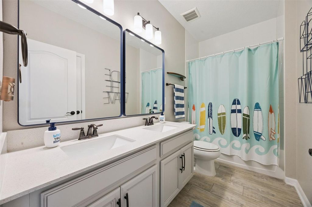 Image 31 of property listing at 162 BLUE FLAX POINT, Longwood, FL 32750