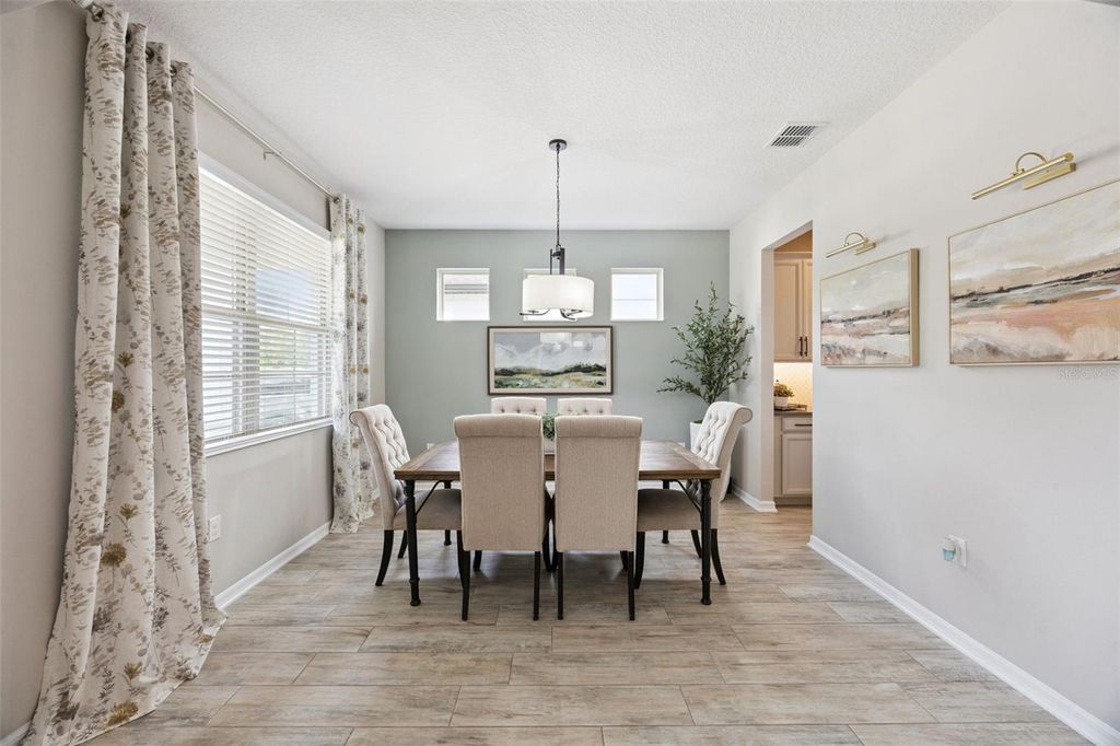 Image 6 of property listing at 162 BLUE FLAX POINT, Longwood, FL 32750