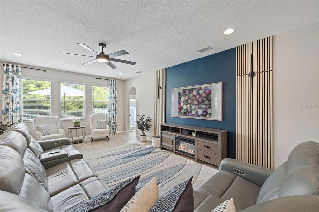 Image 8 of property listing at 162 BLUE FLAX POINT, Longwood, FL 32750