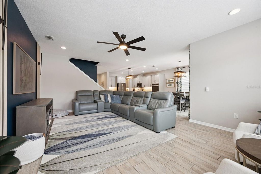 Image 10 of property listing at 162 BLUE FLAX POINT, Longwood, FL 32750