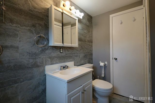 48 Buchanan Avenue, Sayreville, NJ 08859