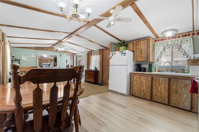 942 CR 461, Lake Panasoffkee, FL 33538