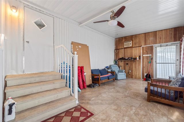 942 CR 461, Lake Panasoffkee, FL 33538