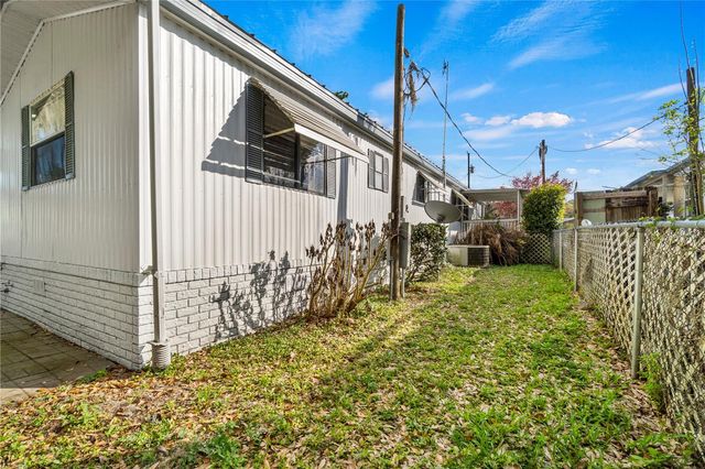 942 CR 461, Lake Panasoffkee, FL 33538