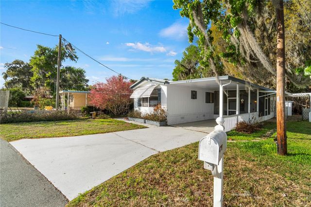 942 CR 461, Lake Panasoffkee, FL 33538