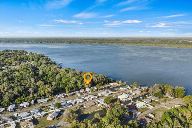 942 CR 461, Lake Panasoffkee, FL 33538