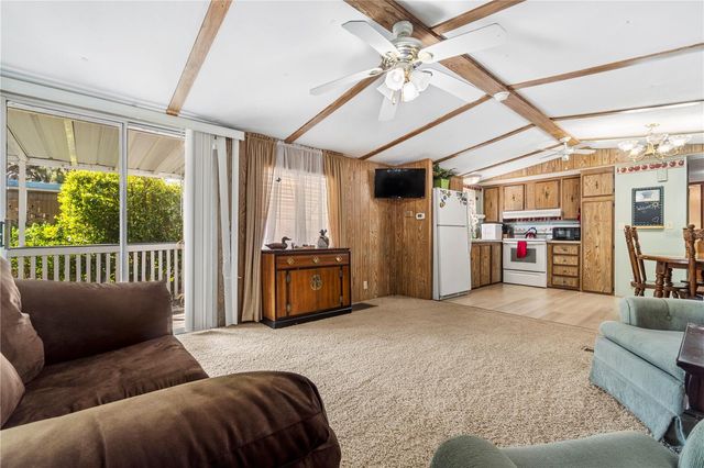 942 CR 461, Lake Panasoffkee, FL 33538