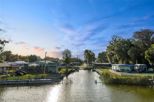 942 CR 461, Lake Panasoffkee, FL 33538