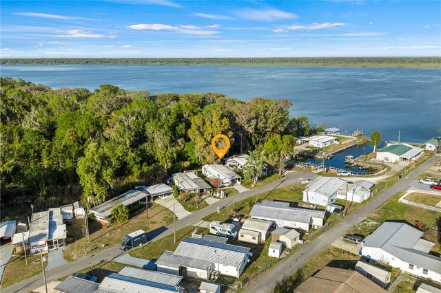 942 CR 461, Lake Panasoffkee, FL 33538