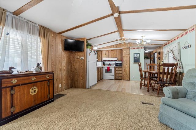 942 CR 461, Lake Panasoffkee, FL 33538