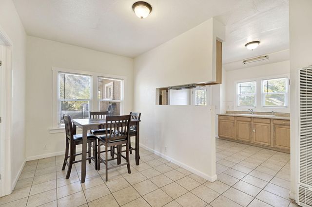 1140 W King Avenue, Tulare, CA 93274