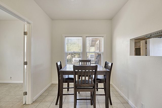 1140 W King Avenue, Tulare, CA 93274