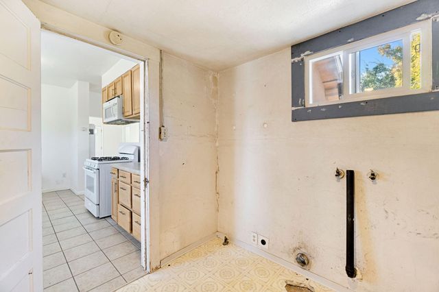 1140 W King Avenue, Tulare, CA 93274