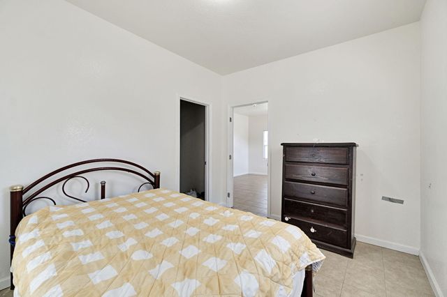 1140 W King Avenue, Tulare, CA 93274