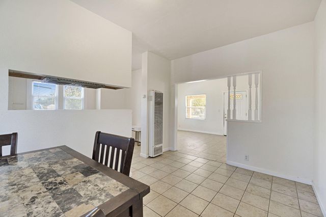 1140 W King Avenue, Tulare, CA 93274