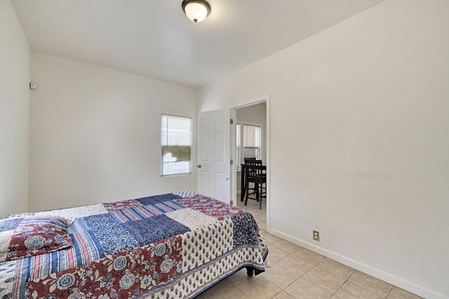 1140 W King Avenue, Tulare, CA 93274