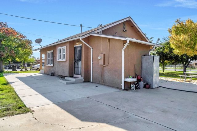 1140 W King Avenue, Tulare, CA 93274