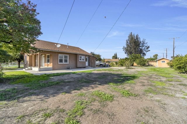 1140 W King Avenue, Tulare, CA 93274