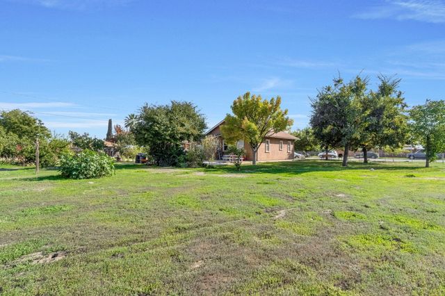 1140 W King Avenue, Tulare, CA 93274