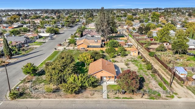 1140 W King Avenue, Tulare, CA 93274