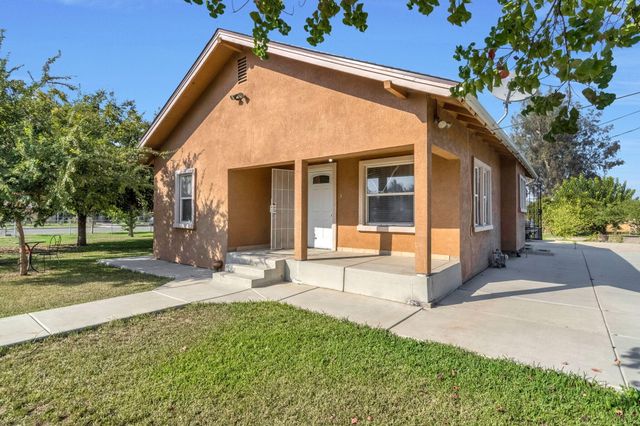 1140 W King Avenue, Tulare, CA 93274