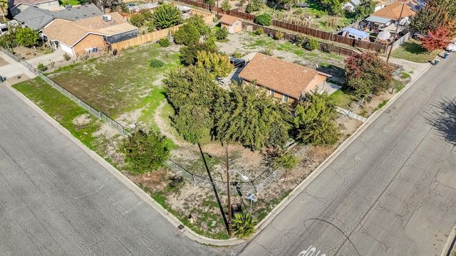 1140 W King Avenue, Tulare, CA 93274