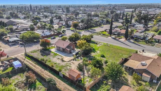 1140 W King Avenue, Tulare, CA 93274