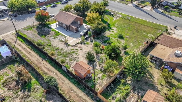 1140 W King Avenue, Tulare, CA 93274