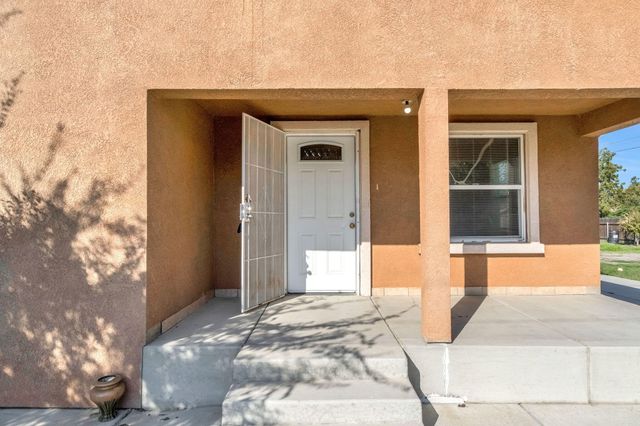 1140 W King Avenue, Tulare, CA 93274