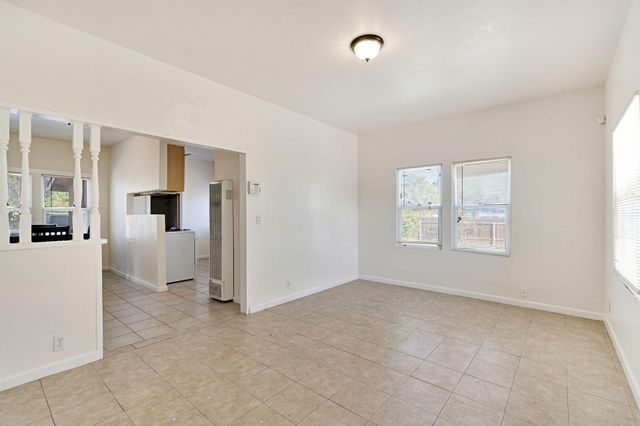 1140 W King Avenue, Tulare, CA 93274